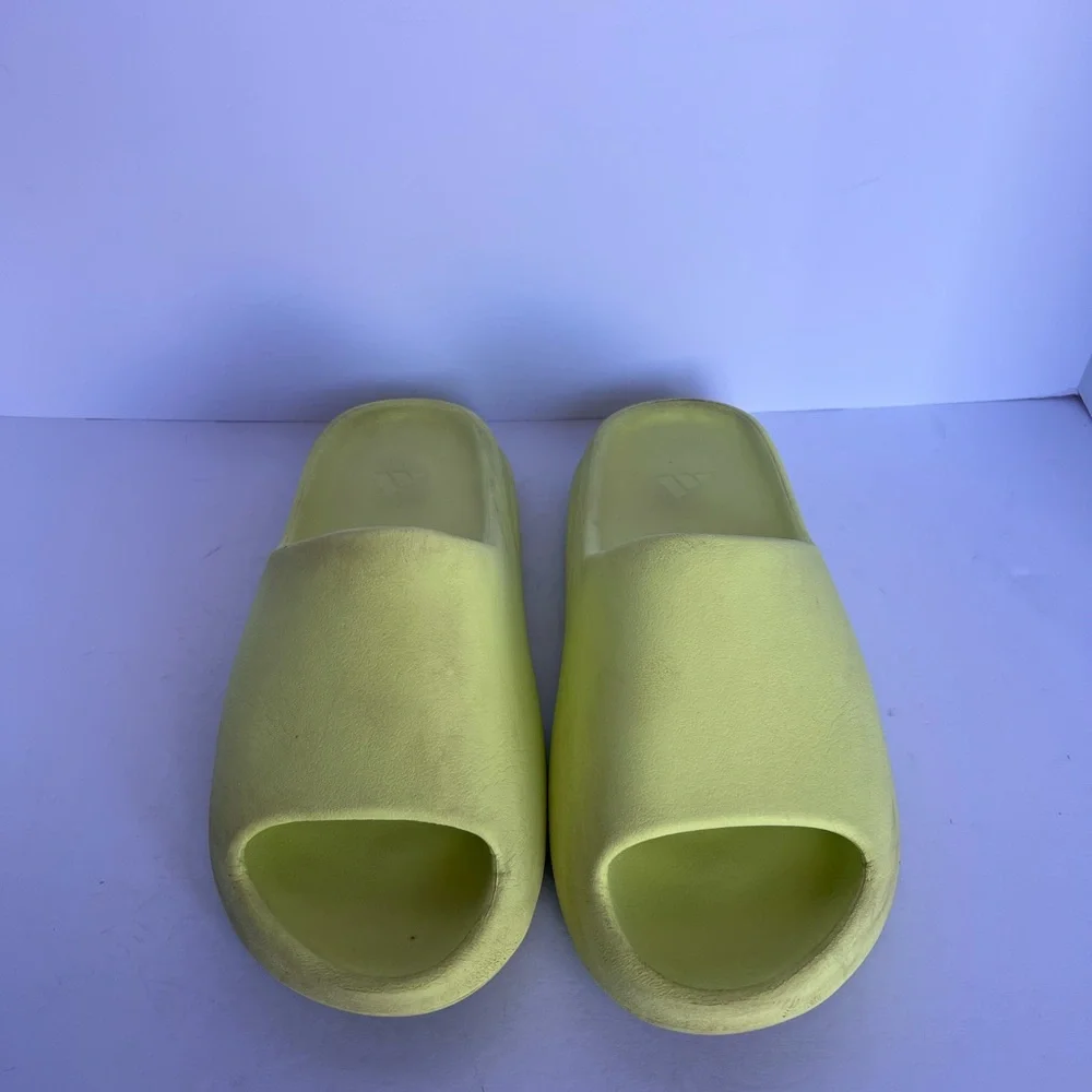Yeezy Slides‎ in Neon Yellow